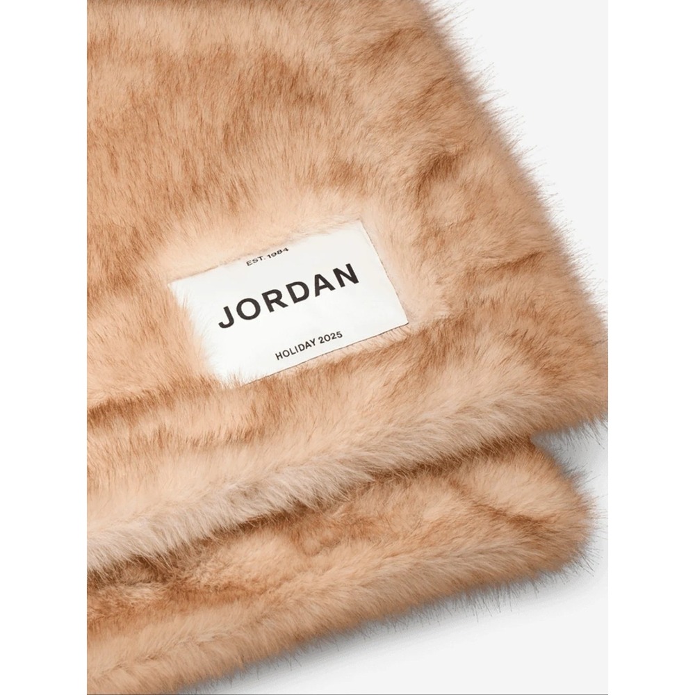 Jordan Brooklyn Faux Fur Blanket Holiday 2025 Light Orewood Brown HV4571-104 NWT
